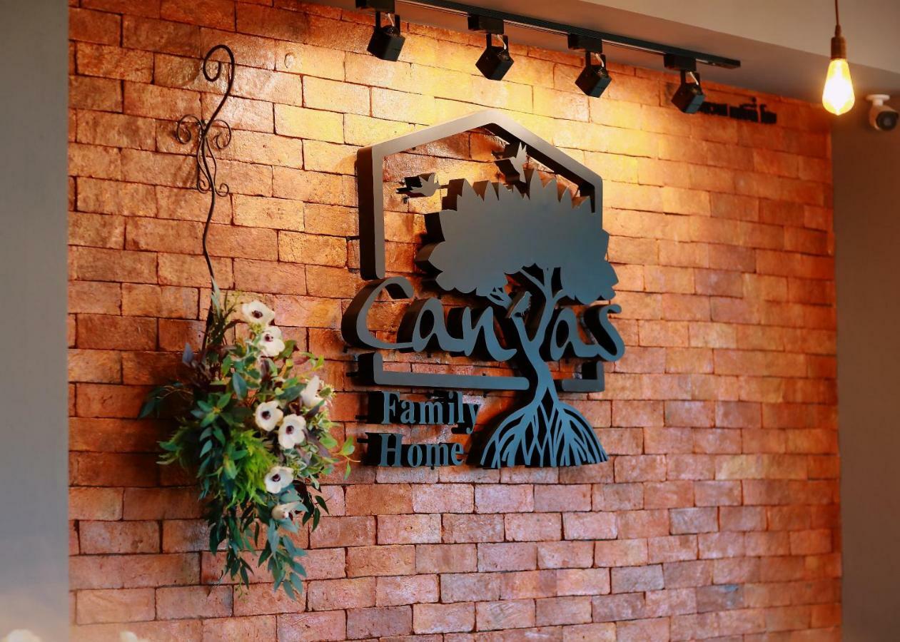 Canvas Family Home Trat Luaran gambar